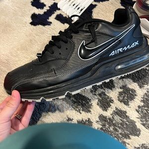 Mens Nike air max tennis shoes size 12